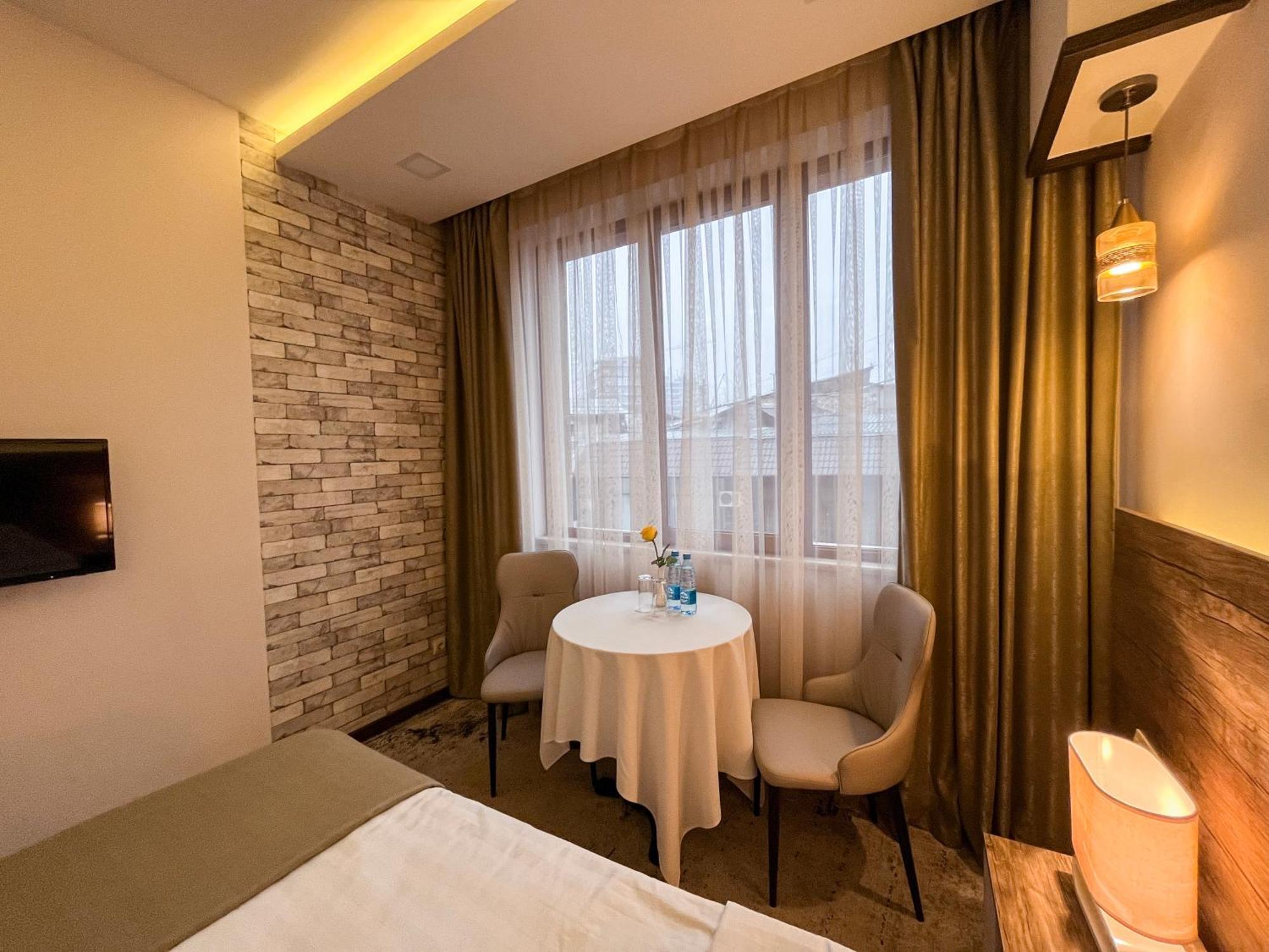 Evn Boutique Hotel Jerevan Exteriör bild