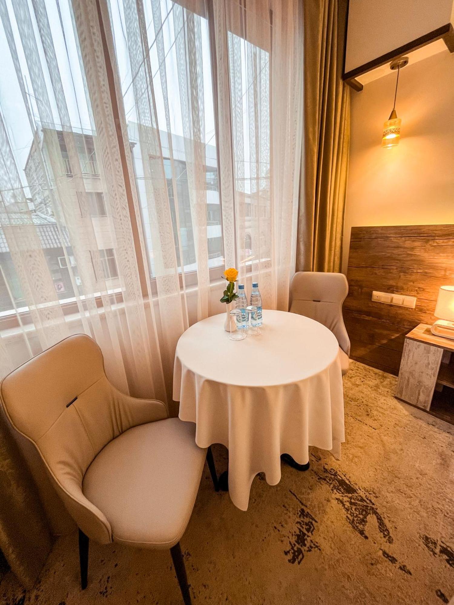 Evn Boutique Hotel Jerevan Exteriör bild